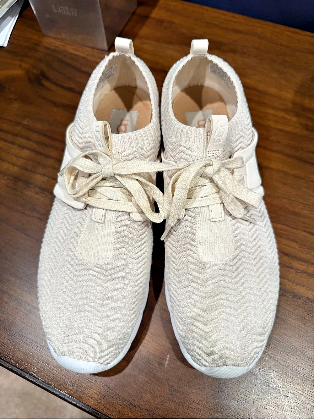 UGG F20019G Women's Sneakers US 9.5 Like New